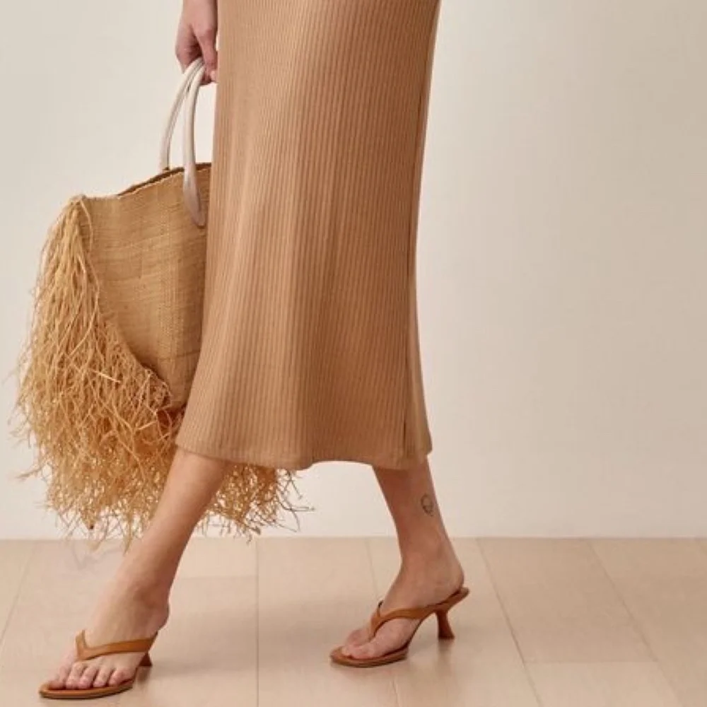 ✨NWT✨ REFORMATION Diane Ribbed Midi Dress Tencel in Buff Tan Brown Sz Small - Picture 3 of 3